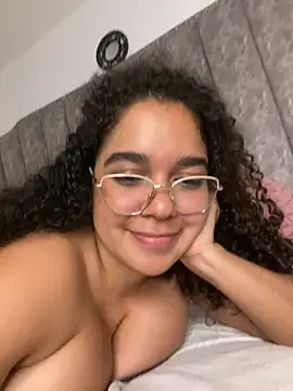 Snapshot of CoralHarmon chatting on September 19, 2025, 9:41 pm CoralHarmon online show from September 19, 2025, 9:41 pm