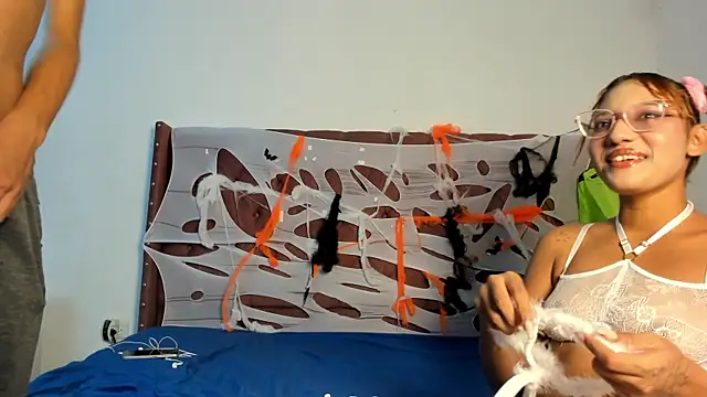 smiths couple online show from October 18, 2025, 1:13 pm