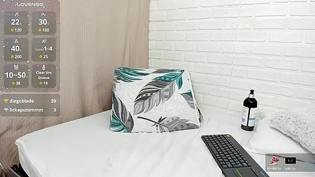 Snapshot of Julieta_333 chatting on February 22, 2025, 3:14 pm Julieta 333 online show from February 22, 2025, 3:14 pm