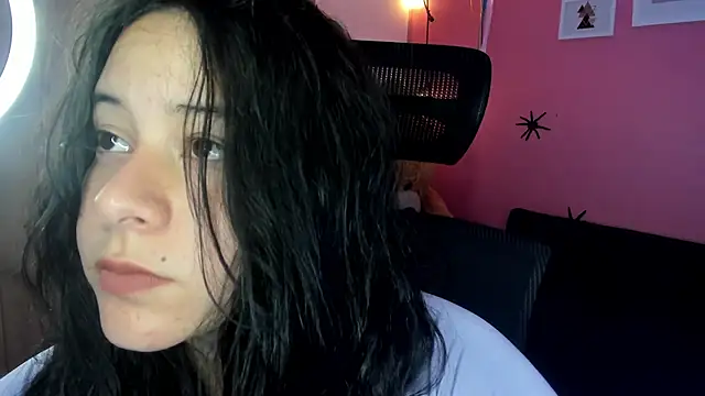 agnes 213 online show from November 7, 2025, 4:55 pm