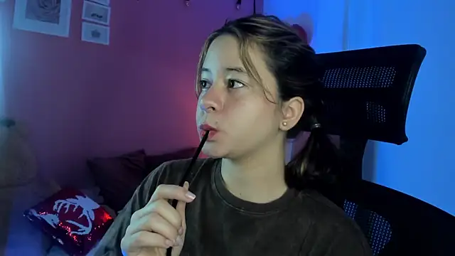 Snapshot of agnes_213 chatting on February 11, 2026, 12:38 pm agnes 213 online show from February 11, 2026, 12:38 pm