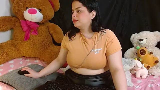 Snapshot of sophia_cute1_1 chatting on December 5, 2025, 12:37 pm sophia cute1 1 online show from December 5, 2025, 12:37 pm