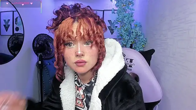 Snapshot of Theia_moon chatting on November 16, 2025, 5:01 am Theia moon online show from November 16, 2025, 5:01 am