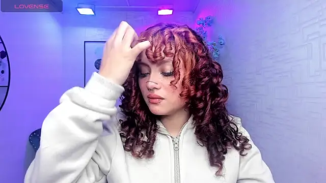 Snapshot of Theia_moon chatting on November 29, 2025, 1:33 pm Theia moon online show from November 29, 2025, 1:33 pm