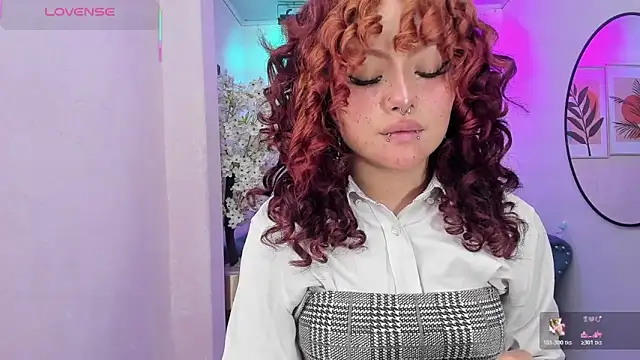 Snapshot of Theia_moon chatting on November 18, 2025, 1:47 pm Theia moon online show from November 18, 2025, 1:47 pm