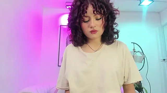 Snapshot of Theia_moon chatting on March 18, 2025, 4:06 pm Theia moon online show from March 18, 2025, 4:06 pm