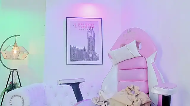 Snapshot of Theia_moon chatting on March 14, 2025, 1:02 pm Theia moon online show from March 14, 2025, 1:02 pm