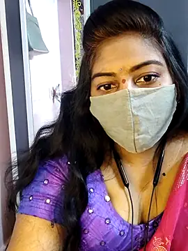 RomeoJuliet345 online show from February 4, 2026, 12:44 pm