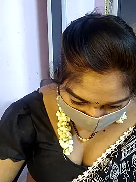 RomeoJuliet345 online show from February 28, 2026, 4:39 pm