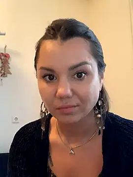 MiraMiss online show from November 6, 2025, 9:24 am