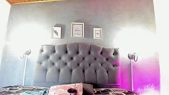 MeridaLane online show from September 29, 2025, 1:34 am