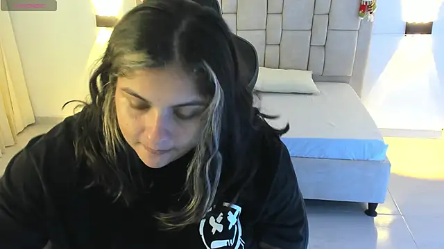 Sienna Jones online show from December 31, 2024, 1:08 pm