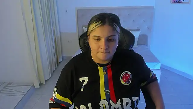 Sienna Jones online show from December 3, 2024, 2:53 am