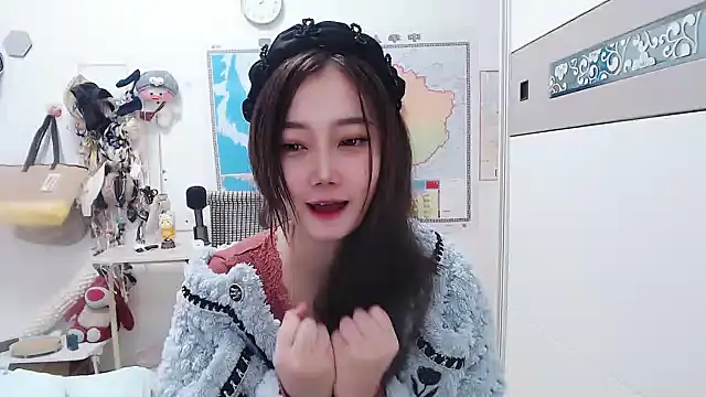 Cherie-xinxin01 online show from December 4, 2024, 2:53 pm