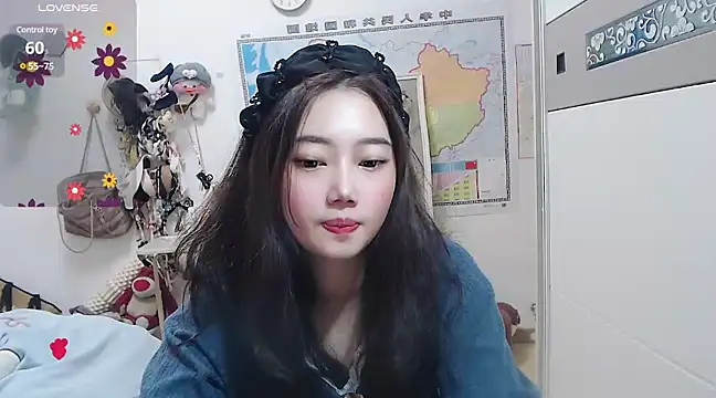 Cherie-xinxin01 online show from December 7, 2024, 12:07 pm