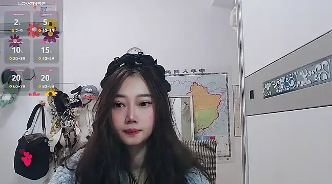 Cherie-xinxin01 online show from December 8, 2024, 7:26 am
