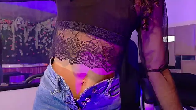 Queenjenn   online show from October 9, 2025, 5:08 am