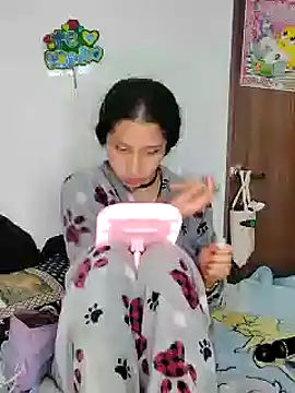 Queenjenn   online show from May 17, 2026, 7:52 am