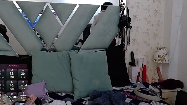 Queenjenn   online show from March 3, 2026, 4:52 am