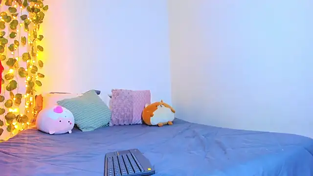 Snapshot of emillyhills chatting on February 8, 2025, 8:09 am emillyhills online show from February 8, 2025, 8:09 am