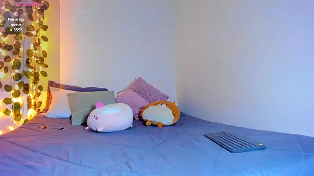 Snapshot of emillyhills chatting on March 6, 2025, 11:36 am emillyhills online show from March 6, 2025, 11:36 am