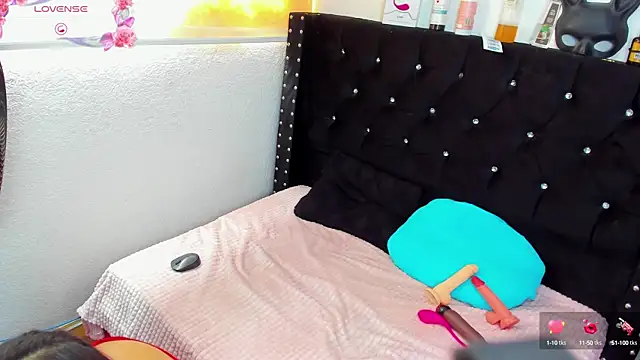 SarayMoorex  online show from March 12, 2025, 3:40 pm