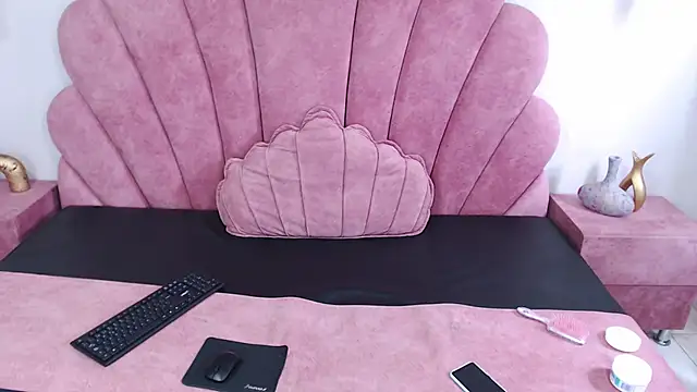 Candy Bony online show from January 4, 2025, 6:51 pm