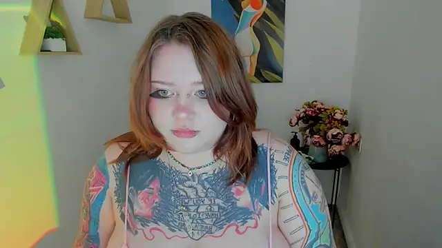 MoonLghte online show from May 8, 2026, 7:28 pm