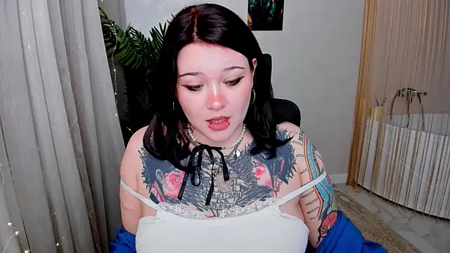 MoonLghte online show from March 18, 2025, 12:39 pm