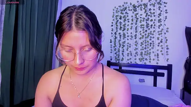 Noellesable online show from March 7, 2025, 1:31 am