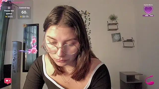 Noellesable online show from September 8, 2025, 5:23 pm