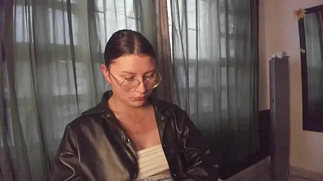 Noellesable online show from November 29, 2025, 5:57 pm