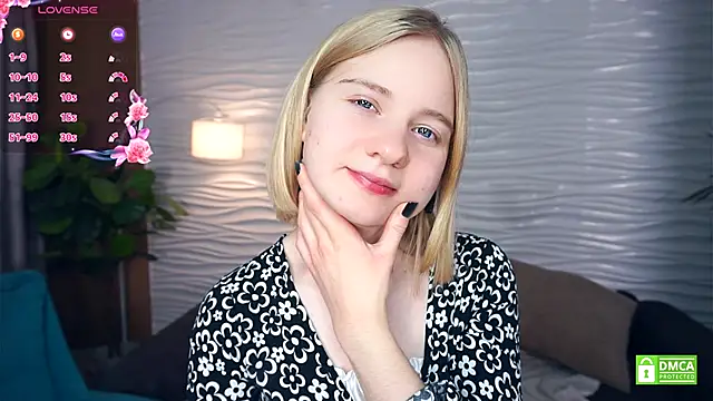 OdelinaFicken online show from November 23, 2025, 4:22 am