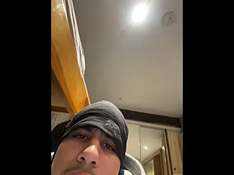 Snapshot of johnycash21 chatting on February 18, 2026, 5:16 am johnycash21 online show from February 18, 2026, 5:16 am