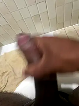 rodrigo21Cm  online show from October 11, 2025, 9:27 pm