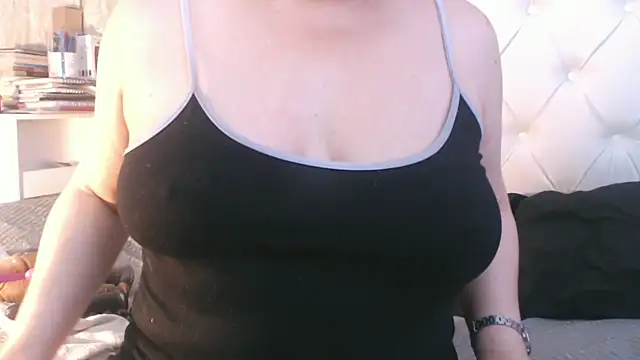 Snapshot of maturepriscila chatting on March 15, 2025, 8:43 pm maturepriscila online show from March 15, 2025, 8:43 pm