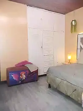 Kate Laurence  online show from January 2, 2025, 10:48 am