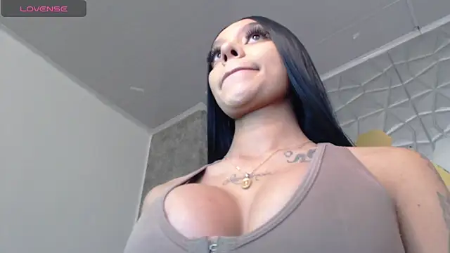 Tiffanny online show from October 11, 2025, 3:02 pm