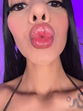 Tiffanny online show from April 8, 2026, 3:02 pm