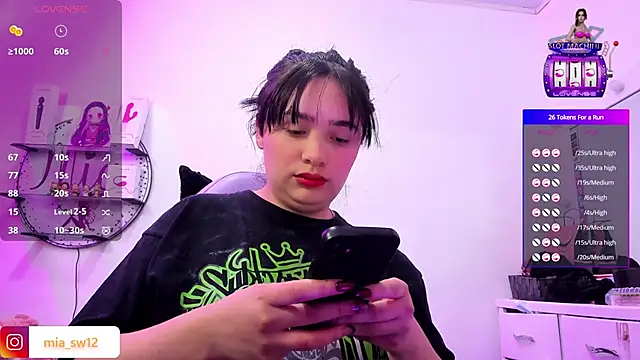 mia johns  online show from November 29, 2025, 5:29 am