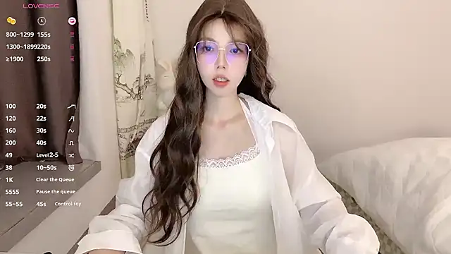 Yuki 111 online show from December 6, 2024, 1:38 pm