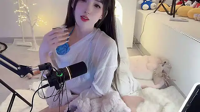 Unique-yiyi online show from February 20, 2025, 4:25 pm