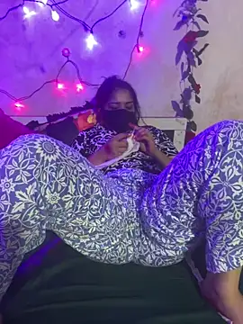 Black Glow online show from September 14, 2025, 5:46 pm