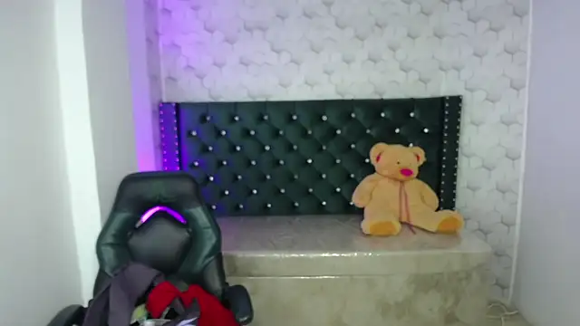 Sofi hot 4m online show from December 4, 2025, 4:17 pm