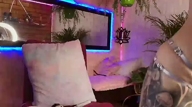 Snapshot of _mamush chatting on March 5, 2025, 8:32 pm mamush online show from March 5, 2025, 8:32 pm