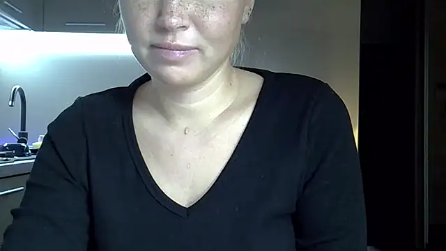 Snapshot of Lucky_Anna chatting on February 10, 2026, 9:36 pm Lucky Anna online show from February 10, 2026, 9:36 pm