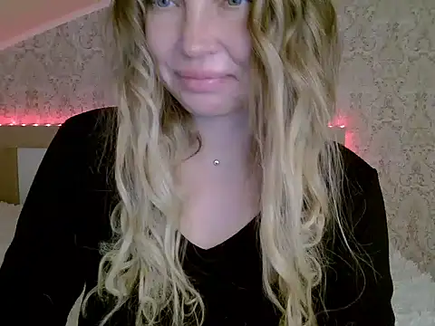 Snapshot of Lucky_Anna chatting on January 3, 2025, 3:55 pm Lucky Anna online show from January 3, 2025, 3:55 pm