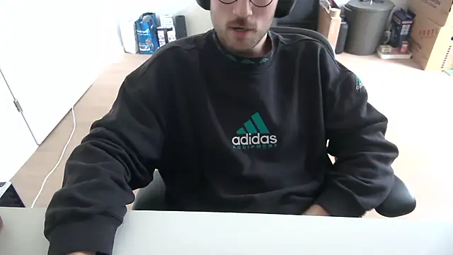 taallguyy 196 online show from March 25, 2026, 3:22 pm