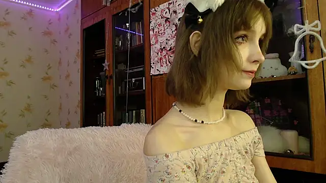 Snapshot of cloudgirrl chatting on January 13, 2025, 8:37 pm cloudgirrl online show from January 13, 2025, 8:37 pm