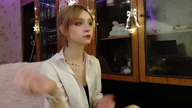 Snapshot of cloudgirrl chatting on January 9, 2025, 7:40 pm cloudgirrl online show from January 9, 2025, 7:40 pm